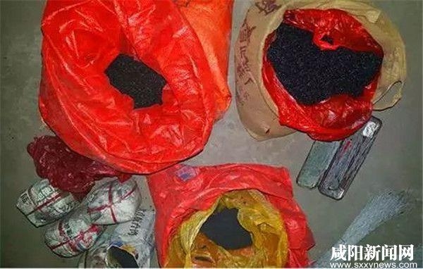 兴平警方在几户村民家中缴获黑火药25斤