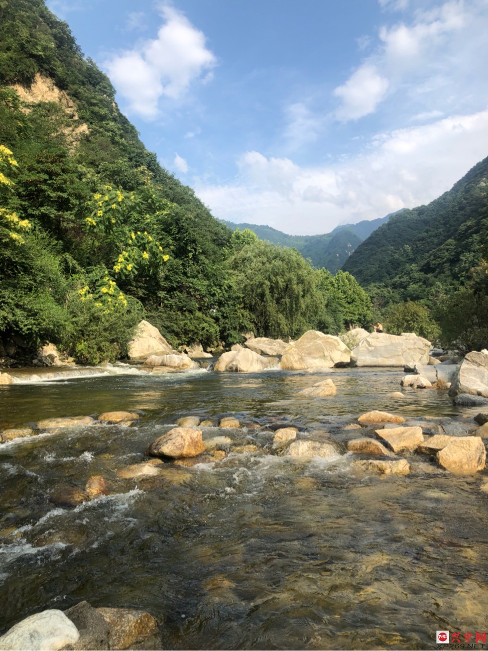 戏水终南山高冠瀑布