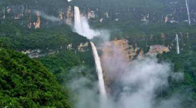 世界上落差最大的五座瀑布，最大的达到979米！